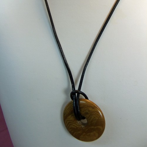 Collar con cordón de cuero negro donut piedra pulida jaspe 1 1/8" cuadro pequeño #97 - Imagen 2 de 5