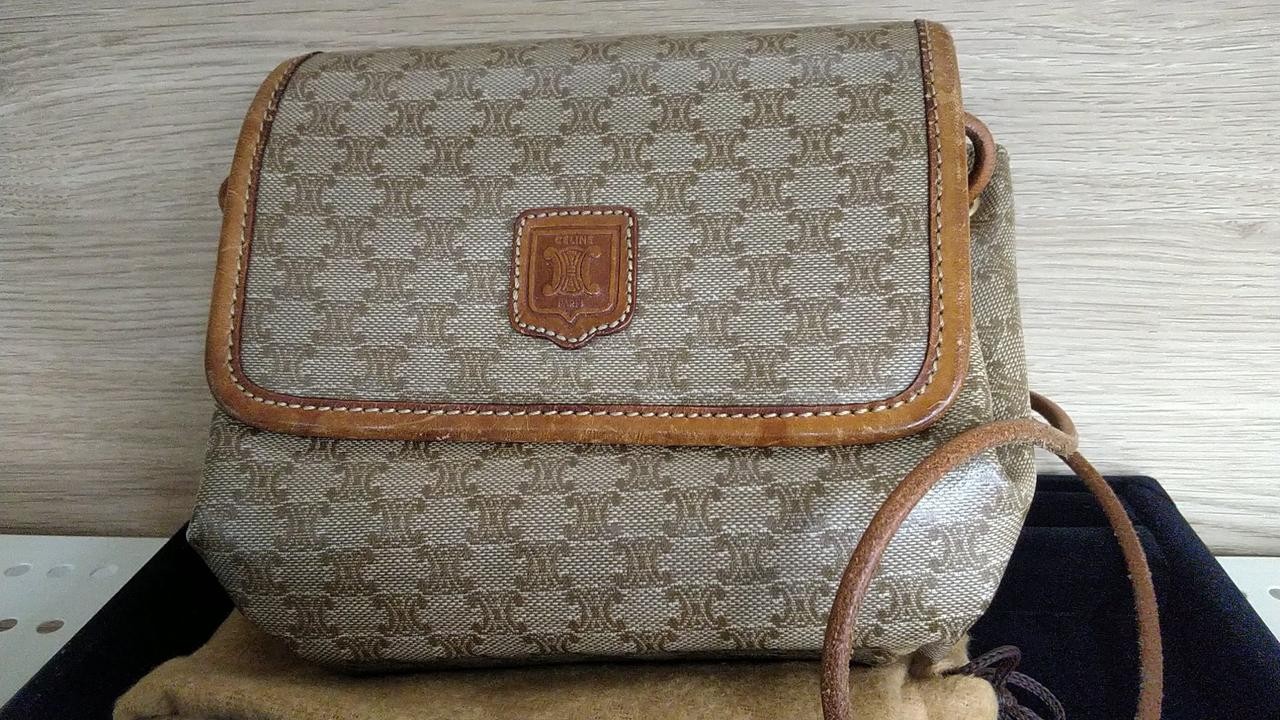 CELINE Leather Shoulder Bag Stylish & Functional-image