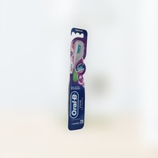 ONE Oral-B VIVID Dual Action WHITENING TOOTHBRUSH Medium Softness Bristles GREEN