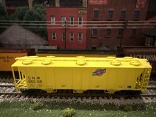 Atlas Athearn RTR Chicago North Western PS-2 3-Bay Covered Hopper Car