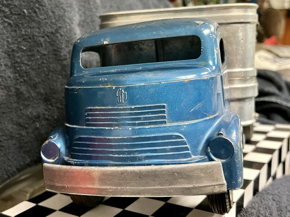 VINTAGE 1953 SMITH MILLER GMC CAMINHÃO CANO DE ÓLEO PINTURA ORIGINAL, PNEUS DE CORRENTE! - Imagem 3 de 4