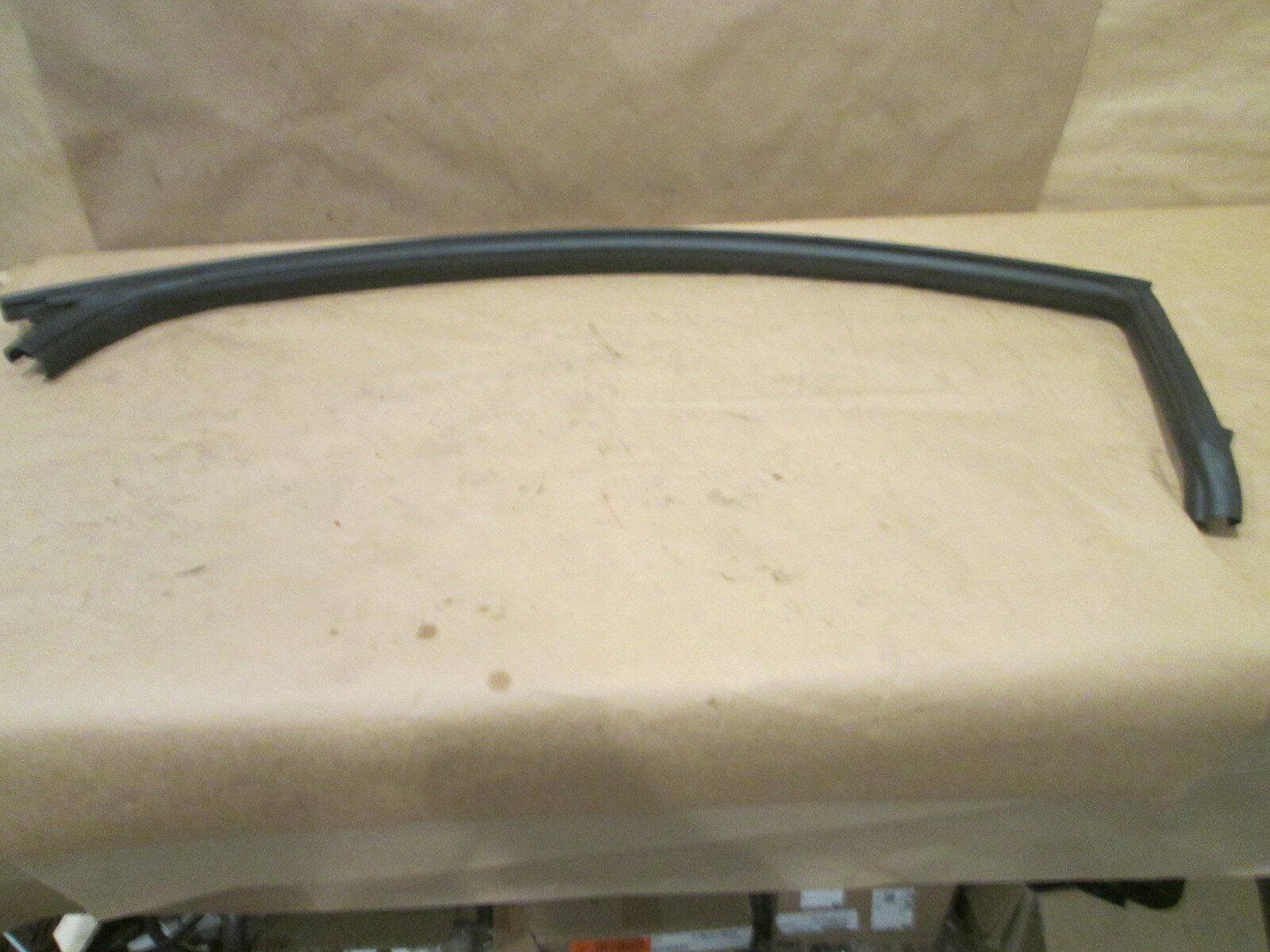 Ferrari 458 - LH Door Upper Perimeter Seal - 84087500
