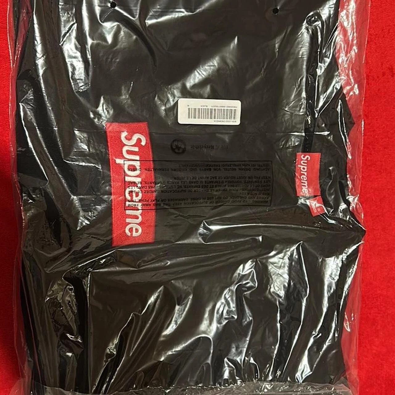 logo boîte suprême col rond fw22 