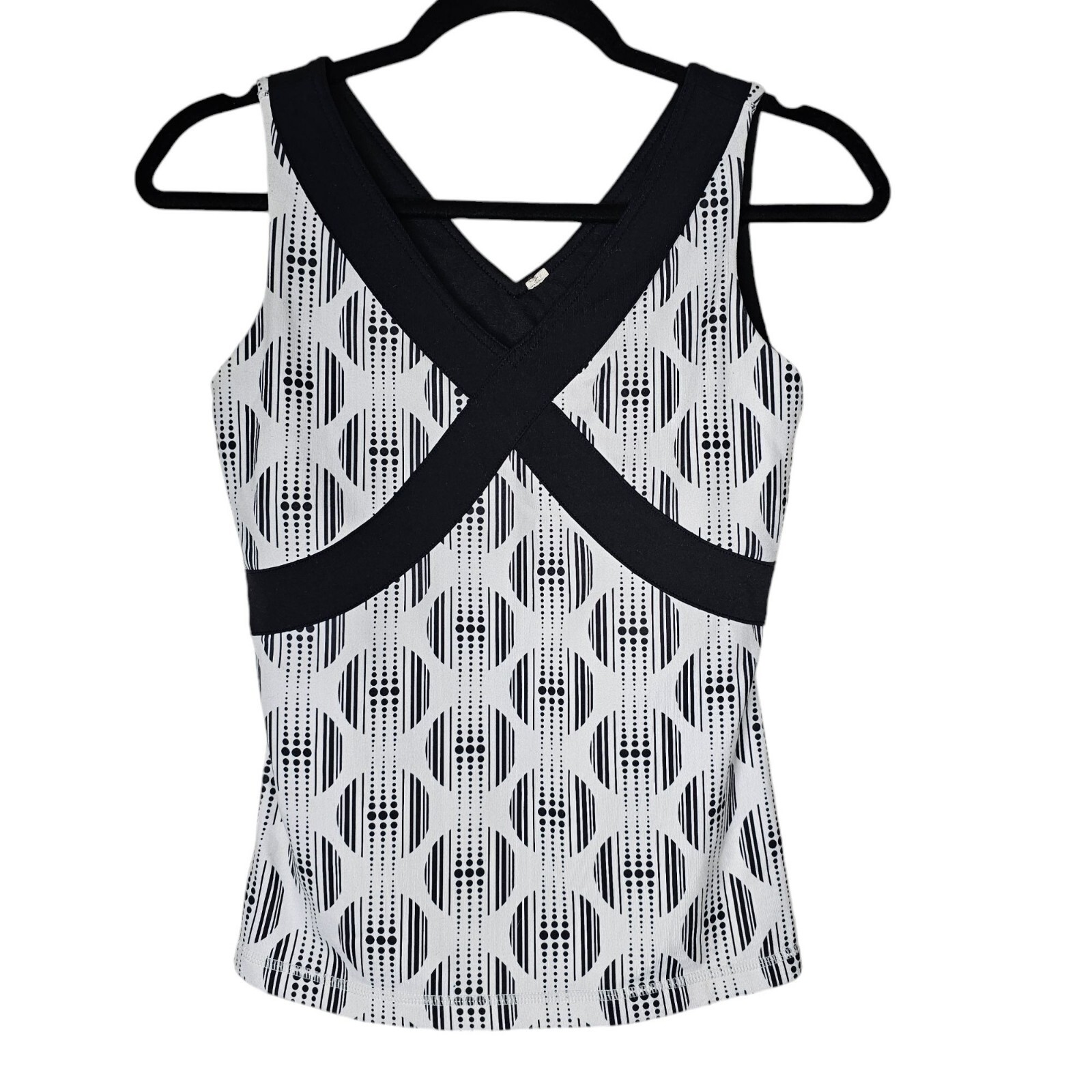 Lululemon 4 Black White Active Athletic Tank Top Fitted V Neck Wet Dry Warm