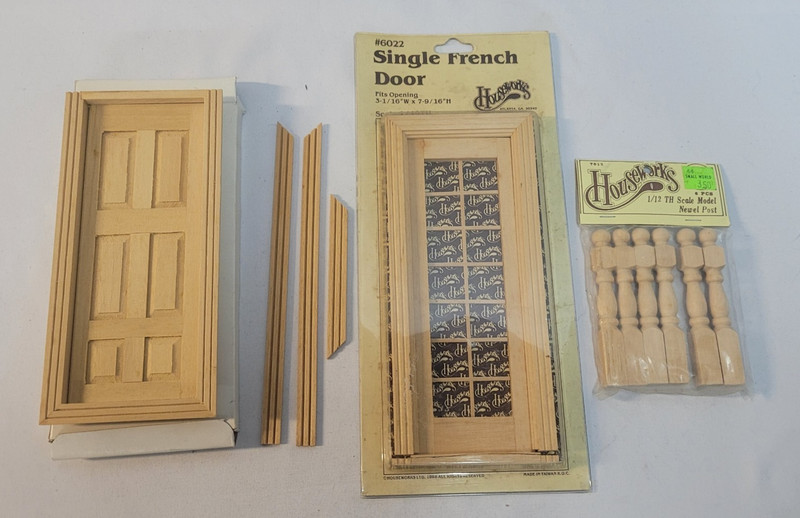 Houseworks Dollhouse Single French Door Wood #6022 & Newel Posts 7012 Scale 1:12