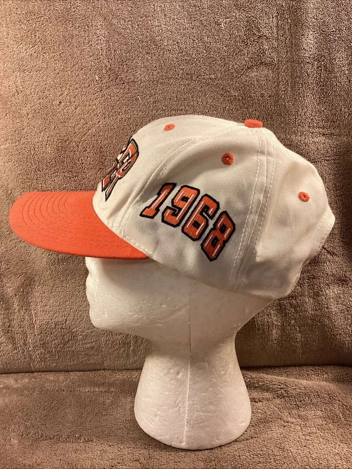 Chapéu SnapBack Vintage Anos 90 TIGGER Spellout 1968 Disney EUA - Imagem 3 de 4
