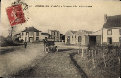 Postcard Bégrolles Maine et Loire, Carrefour de la Croix de Pierre - 3146789