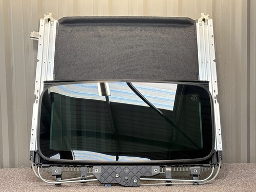 SUBARU OUTBACK BR - Sunroof assembly with glass, motor and sunshade