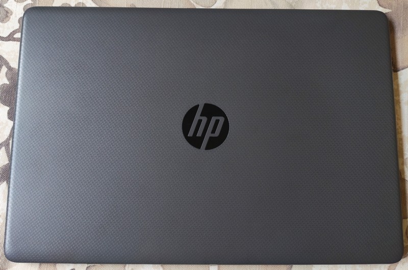 HP 250 G8 15,6" (256GB SSD, Intel Core i3-1115G4, 3GHz, 8GB RAM) Laptop NERO