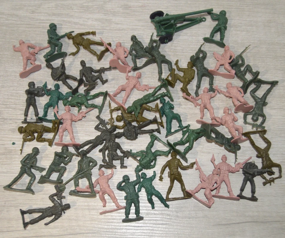 Lote grande de plástico verde vintage del ejército para hombres ~100 años 80 hecho en China Foto 2 de 4