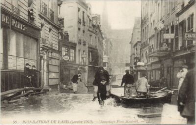 Old postcard Floods 1910 PARIS place Maubert Sauvetage (996078)