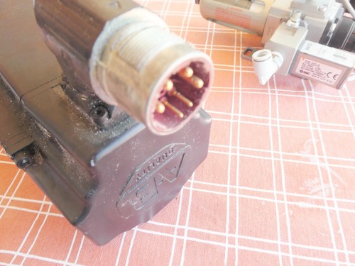 Allen Bradly Kinetix VP Series Low Inertia Servo-Motor - VPL-B1002M-PJ12AA - Bild 4 von 5