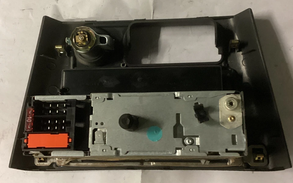 Radioblende + Radio Gebraucht Mitsubishi Colt MR189237 - Bild 2 von 3