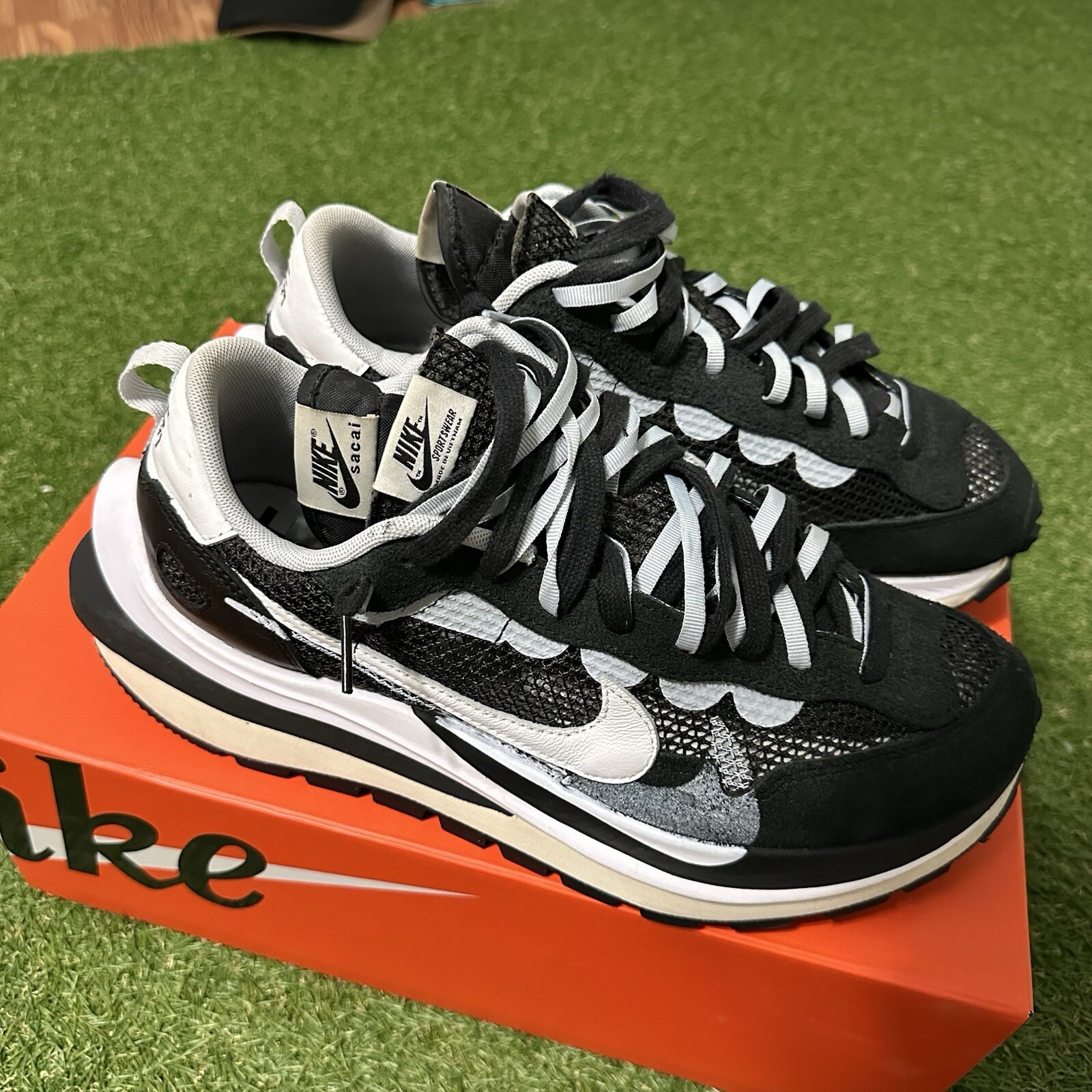 SACAI X NIKE Taglia 11 Nike Sacai x VaporWaffle Black Summit White 2020 CV1363 001 usate in ottime condizioni