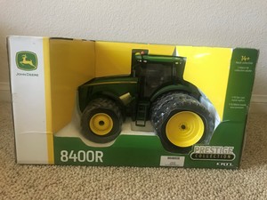 john deere 8400r toy