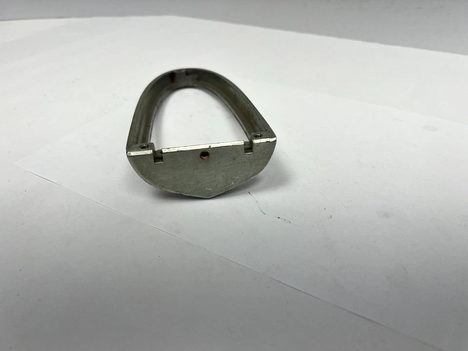 1953 年普利茅斯剑桥 Belvedere Cranbrook 尾灯挡板 1436442 NOS。 — 第 3/4 张图片