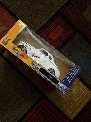 Road Signature Shyne Rodz 1941 Plymouth White w/ Flames 1:18 Diecast