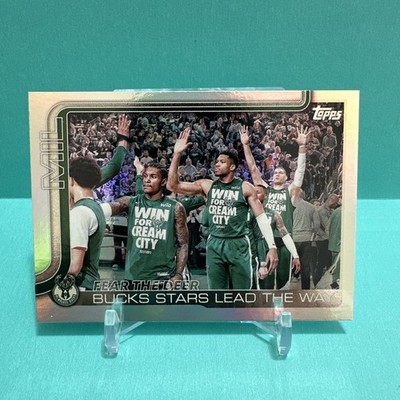 25/26 Topps Basketball Fear The Deer #281 Milwaukee Bucks Rainbow Foil Team Card