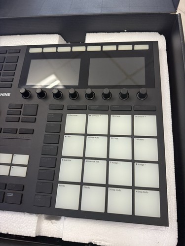 Native Instruments Maschine MK3 Production and Performance System - Picture 3 of 10