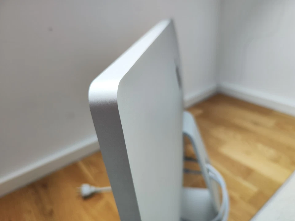 Apple Cinema Display 24" - A1267 - Bild 4 von 4