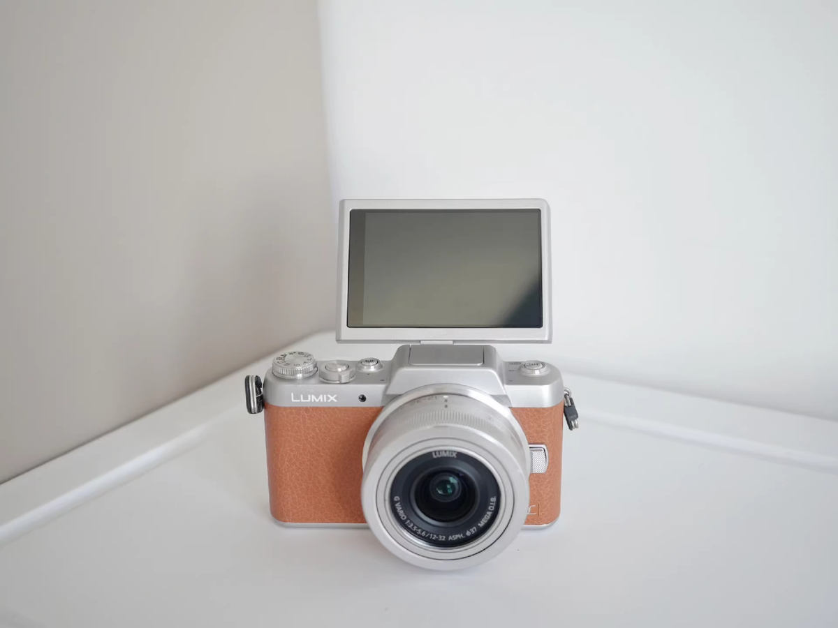 Panasonic LUMIX DMC-GF7 Digital Camera Body with 12-32mm Panasonic LUMIX DMC-GF7 Digital Camera Body with 12-32mm