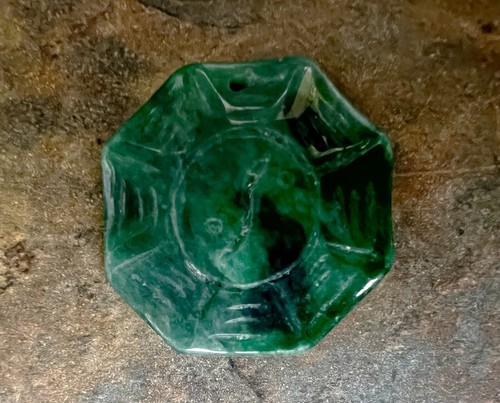 Lot of 3 Green Jade Pendants | Dragon, Elephant, and Bagua - Picture 7 of 12