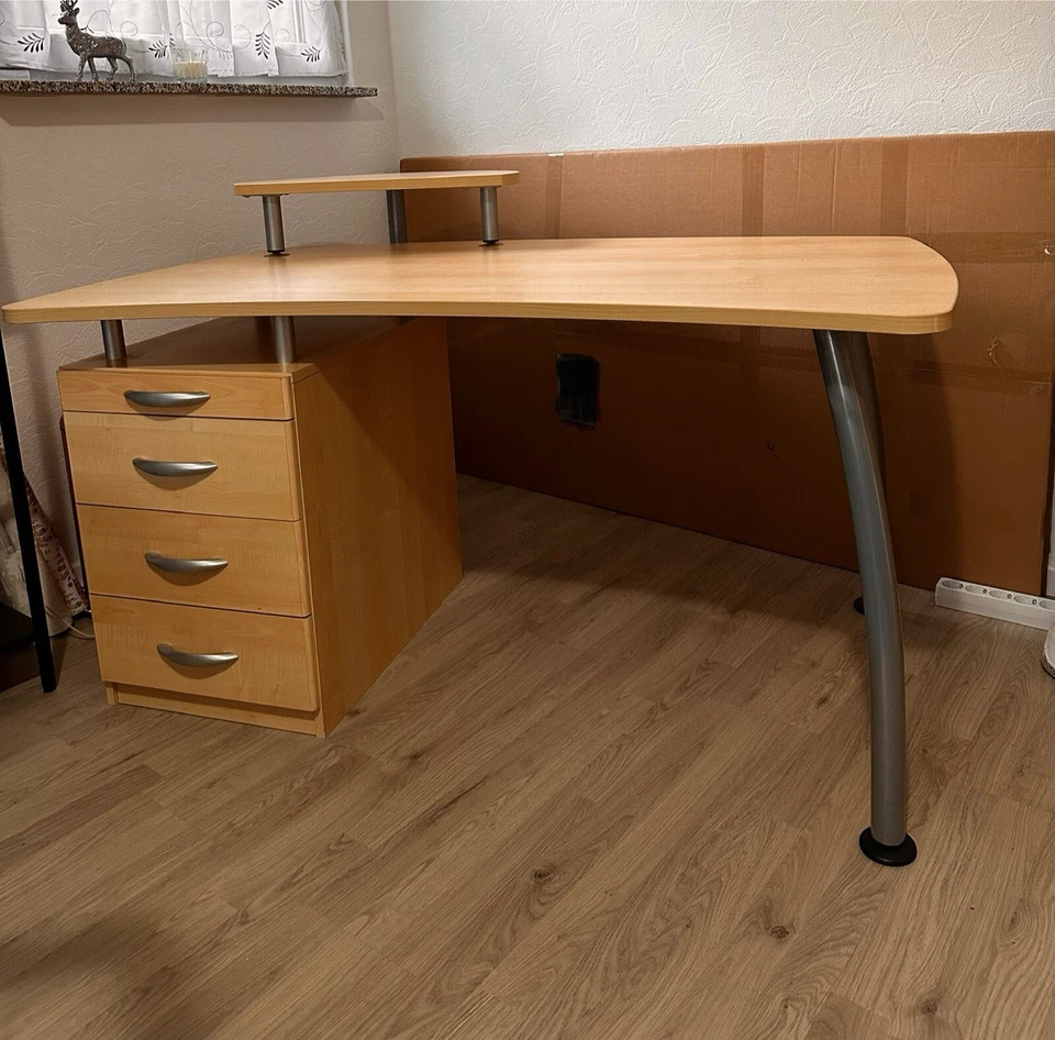 Hochwertiger Schreibtisch