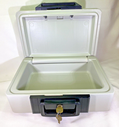 Sentry 1100 Portable Fire Safe Security Box Chest Lockbox with Handle & 2 Keys - Imagen 12 de 17