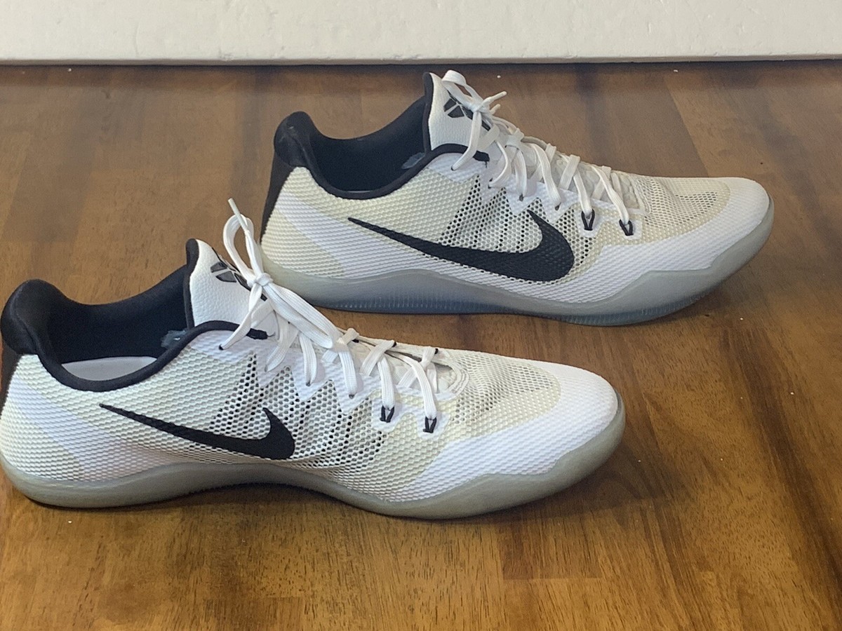 シューズ(男性用) NIKE Kobe11 EP White/ Black/Cool Grey Nike Kobe 11 EM White Cool Grey Black | SneakerNews.com