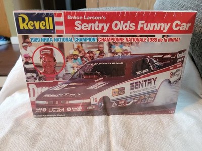 1990 Revell Bruce Larson's Sentry Olds Funny Car Model Kit #7460 Factory Sealed!