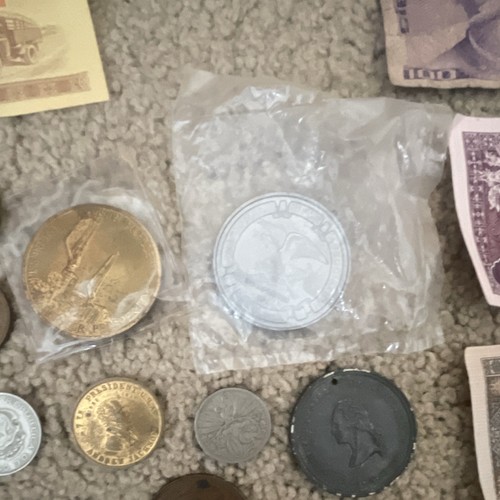Lotto misto monete mondiali, gettoni souvenir e banconote Messico, Cina, Spagna  - Foto 7 di 8