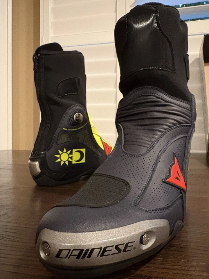 Botas de motocicleta réplica Valentino Rossi talla 44 EU / 11 US DAINESE Axial Pro D1 Foto 3 de 4