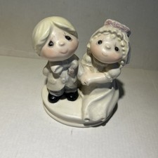 Vtg Hand Painted Porcelain Bride And Groom Holding Hands Figurine/ Cake Topper