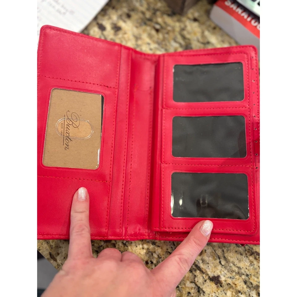 Carteira Snap BUXTON VERMELHA Couro Sintético Vermelha Pele de Cobra NOVA - Imagem 3 de 4