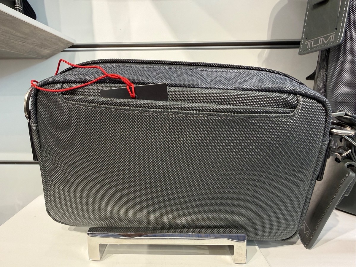 TUMI ダークグレー ショルダーバッグ NEW Tumi Fremont AREA CROSSBODY 9.25” Sling Utility Pouch - SEAL