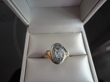 Ring 333 GG mit hellblauen Stein 3,22g  Gr.19...