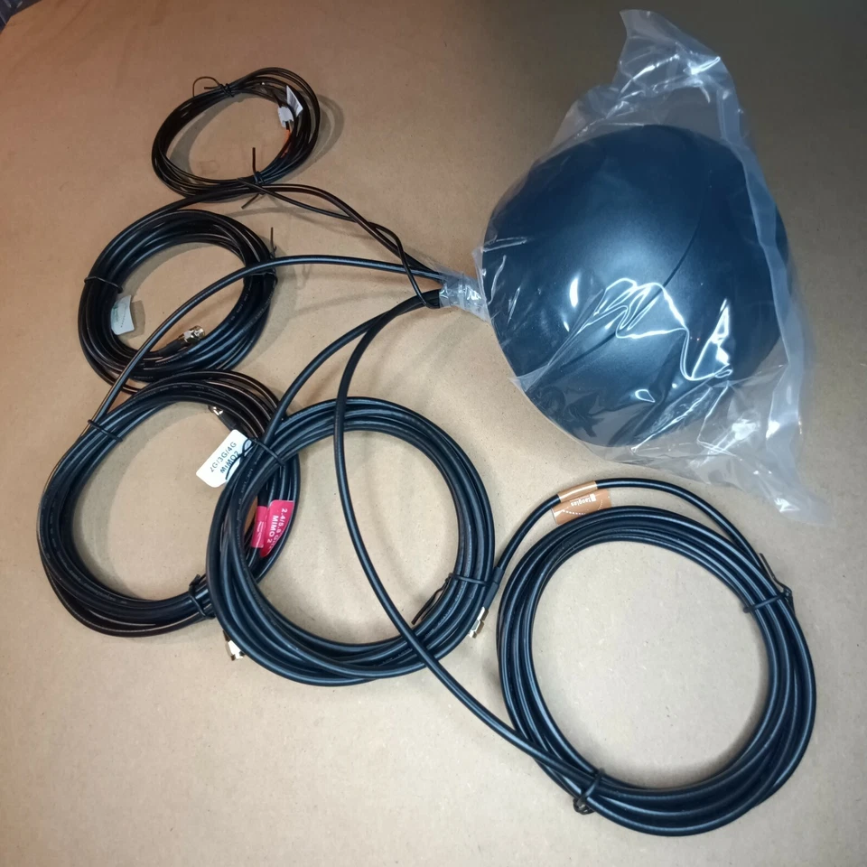 5-in-1 GPS-GLONASS, Two Cellular (3G/4G/LTE) & Two WiFi 2.4/5 GHz Antenna - Image 2 of 3