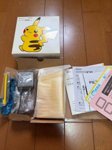 Nintendo DS Lite Pikachu Edition Pokemon Center Limited Yellow From JPN NEW F/S - Picture 3 of 4