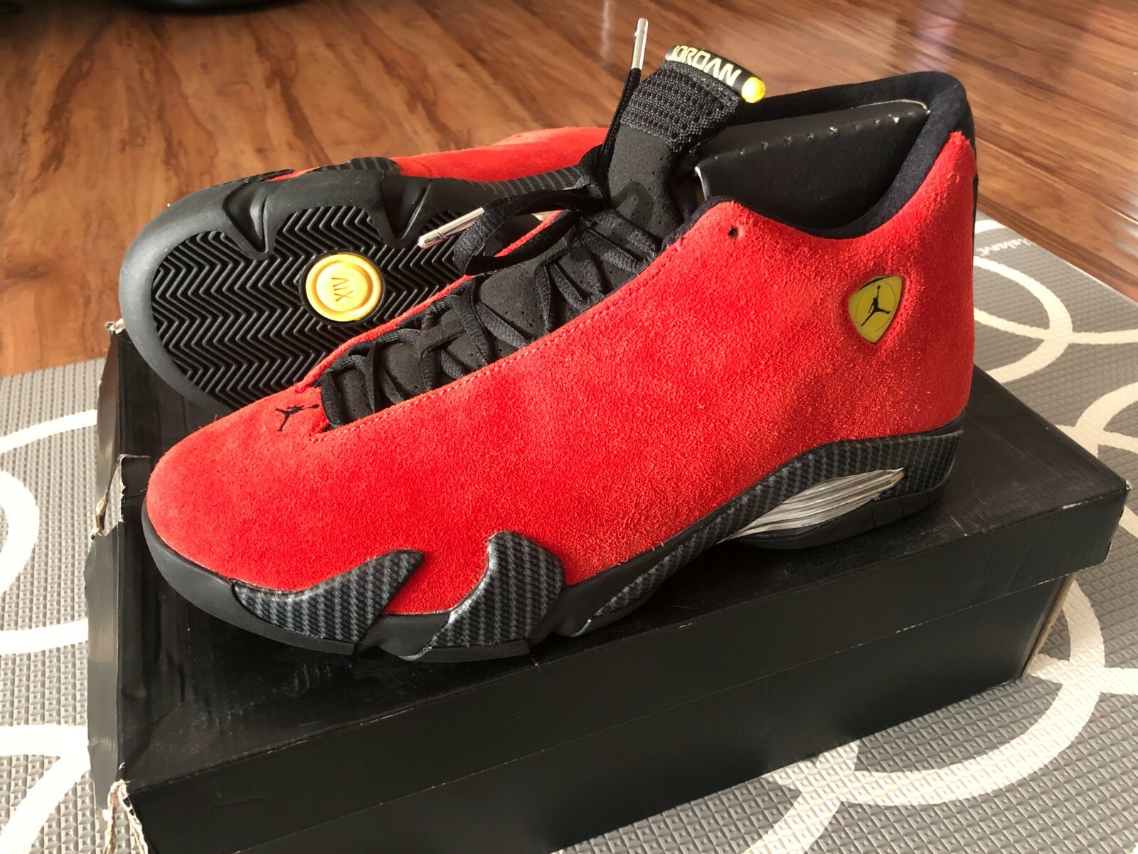 nike air jordan 14 retro ferrari