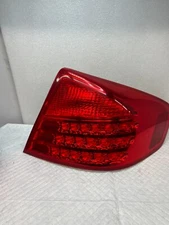 2000 INFINTI G35 RIGHT PASSENGER SIDE Tail  Light LIGHT 220-6322 OEM (D5-32)