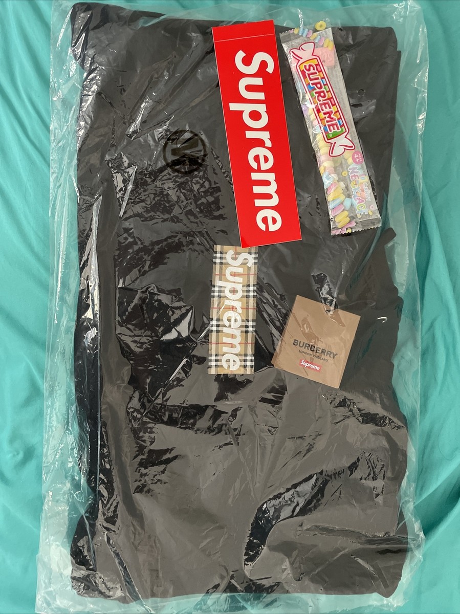 Supreme x Burberry Box Logo Hooded Sweatshirt Black MEDIUM Supreme x Burberry Box Logo Hooded Sweatshirt Black MEDIUM