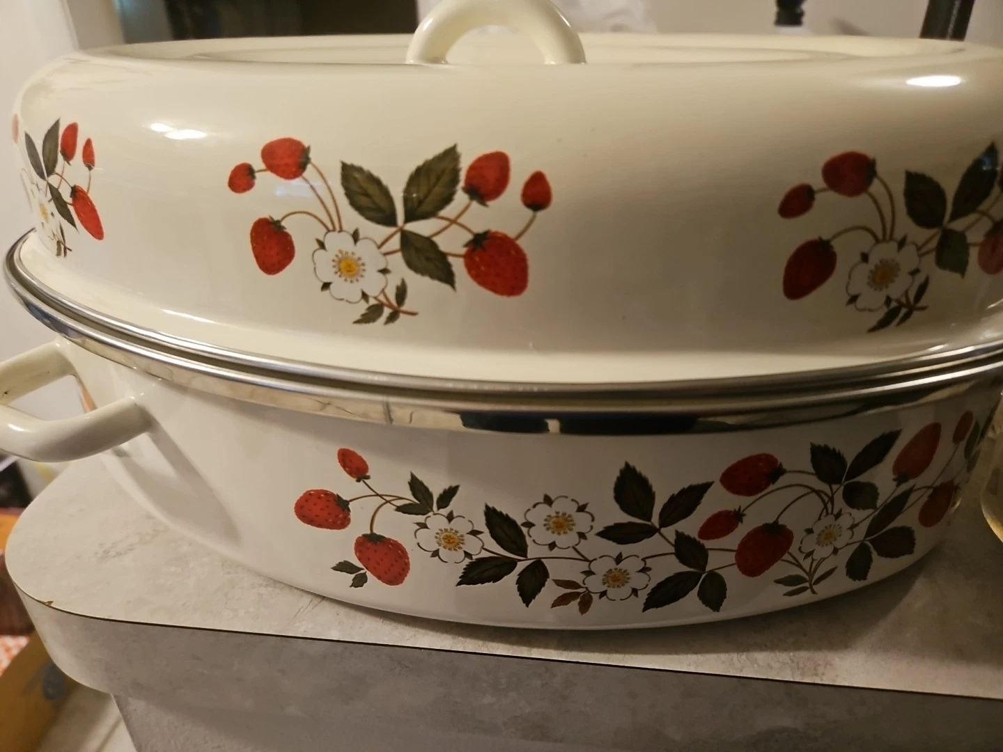 Vintage Sheffield Strawberries 'N Cream Enamelware 15" Roasting Pan& Roaster Lid