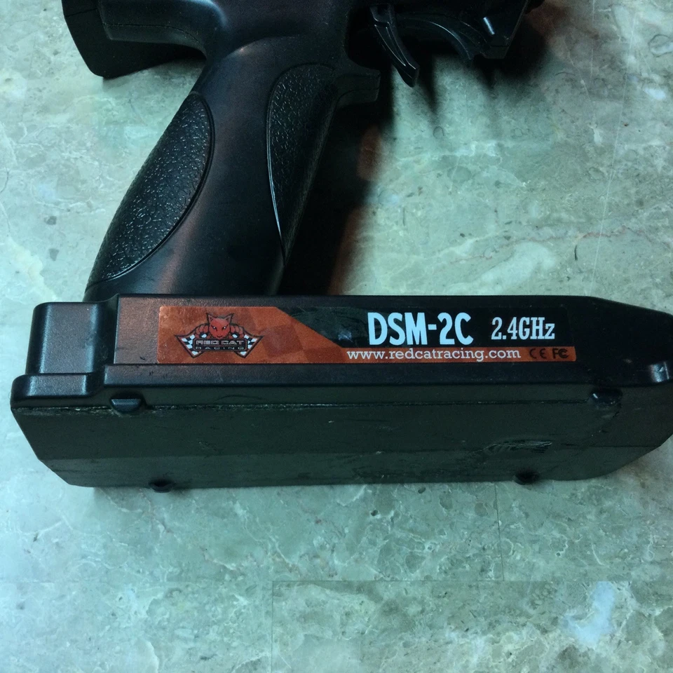 Red Cat Racing 4WD Truck Gas Engine Earthquake 3.5 With Controller Untested - Image 3 of 4