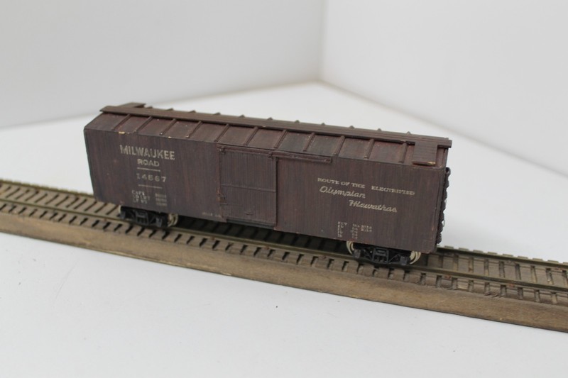 HO Scale 40' SD Box Car MILW 14567 Wood w/sprung trucks Metal Wheel no Couplers