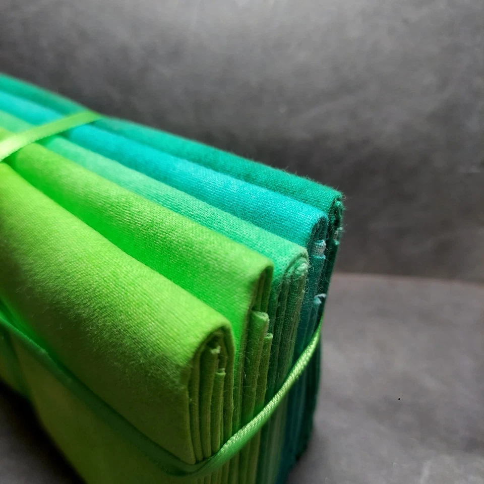 5 Fat Quarters.  Greens Solids. 100 %  Cotton - Image 3 of 3