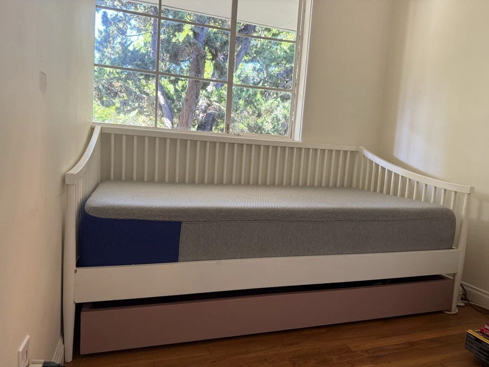 Caja y barril Hampshire husillo madera blanca niños cama doble con nido Foto 3 de 4