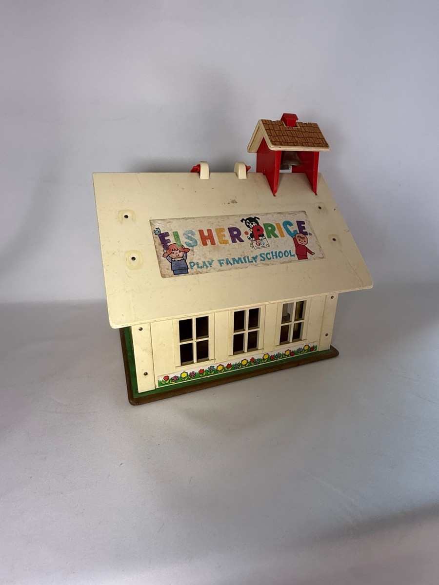 FISHER PRICE LITTLE PEOPLE #923 PLAY FAMILY SCHOOL HOUSE 1971-IN