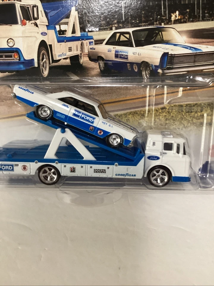 Hot Wheels, Team Transport, 65 Ford Galaxie y Ford C-800., , , escala 1/64  Foto 2 de 4