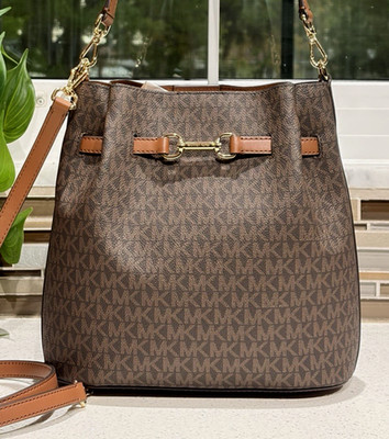 MICHAEL KORS CARSON MEDIUM BUCKET BROWN MK LOGO SHOULDER CROSSBODY