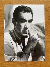 Autogramm Anthony Quinn, gedruckt, echt Foto s/w, rauchend,